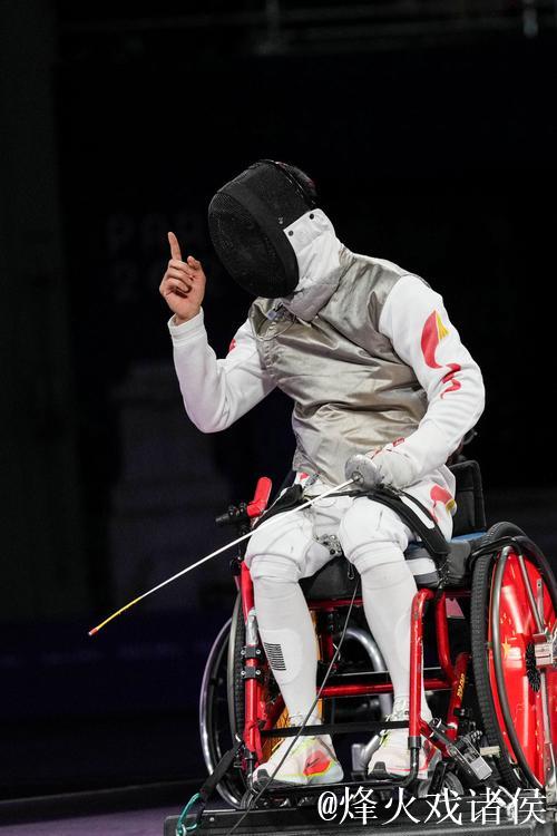 坐轮椅的击剑勇士